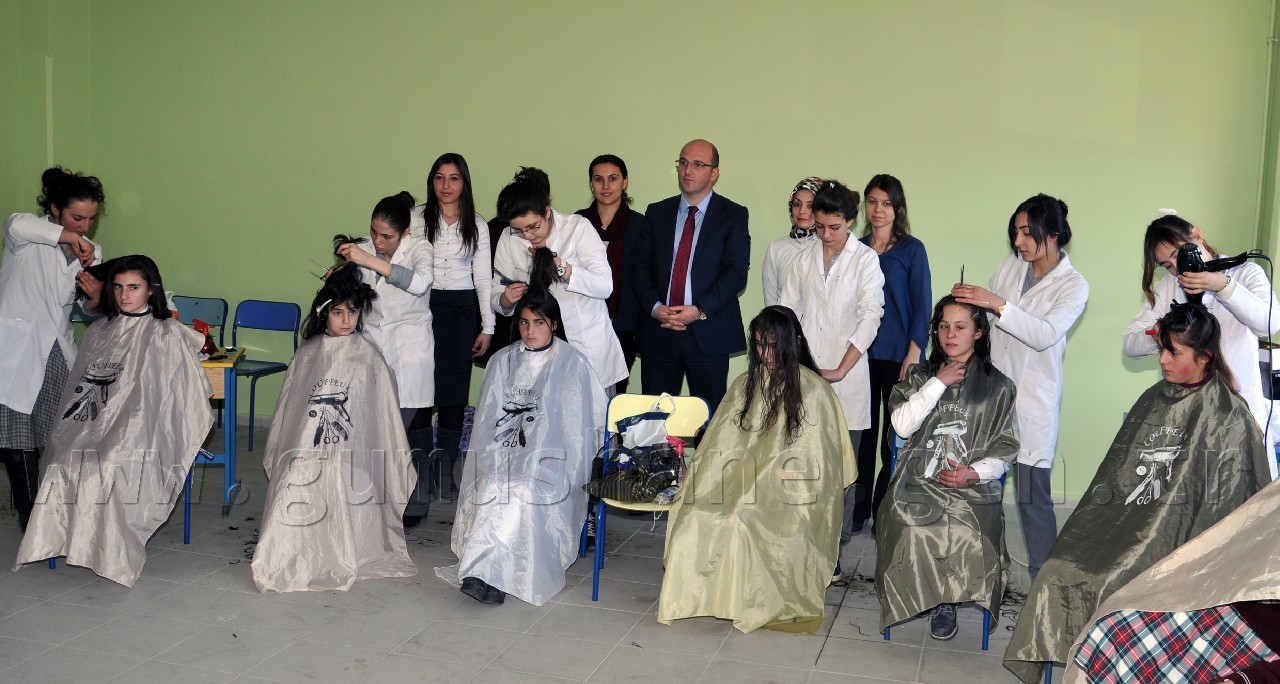 Ablalardan Kardeşlere Ücretsiz Saç Bakımı  10