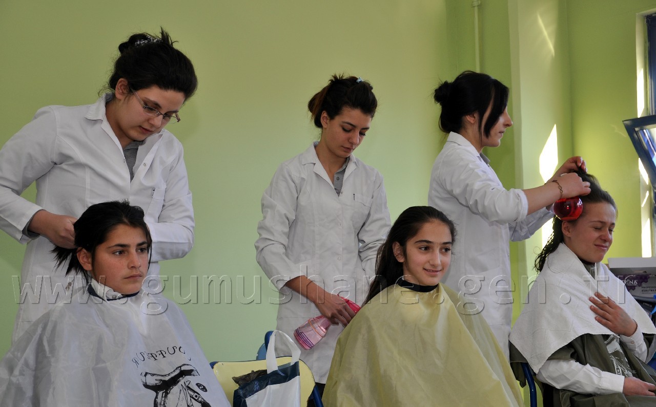 Ablalardan Kardeşlere Ücretsiz Saç Bakımı  2