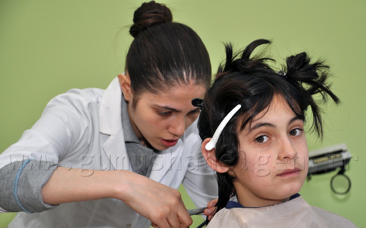 Ablalardan Kardeşlere Ücretsiz Saç Bakımı  3