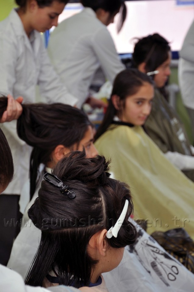 Ablalardan Kardeşlere Ücretsiz Saç Bakımı  6