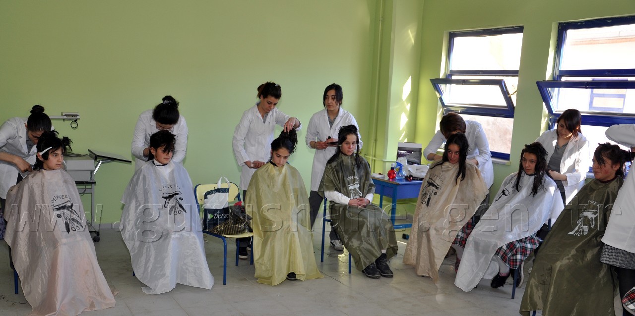 Ablalardan Kardeşlere Ücretsiz Saç Bakımı  7