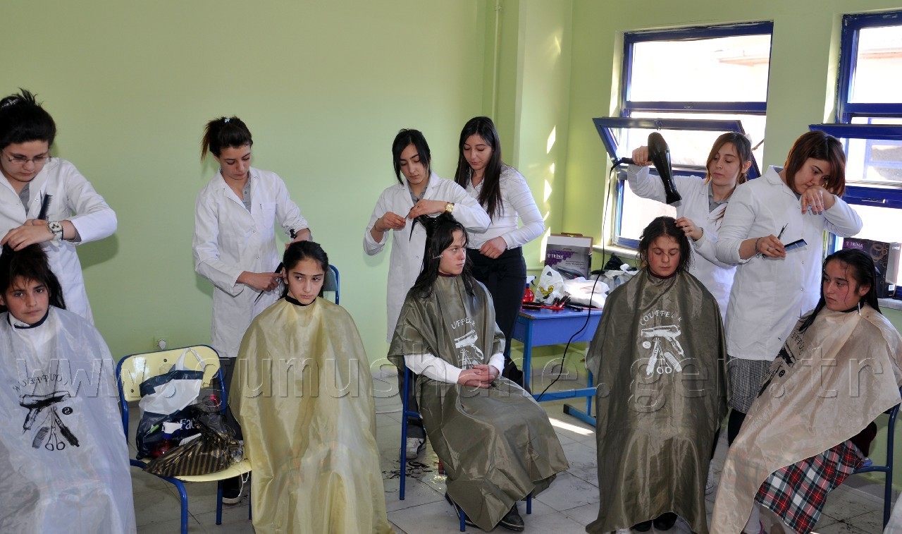 Ablalardan Kardeşlere Ücretsiz Saç Bakımı  9