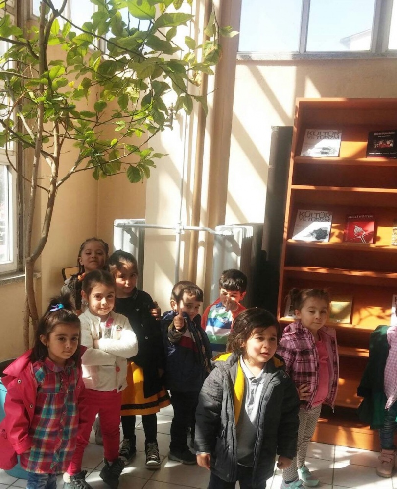 Minikler kütüphanede 12