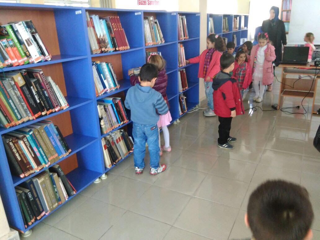 Minikler kütüphanede 13