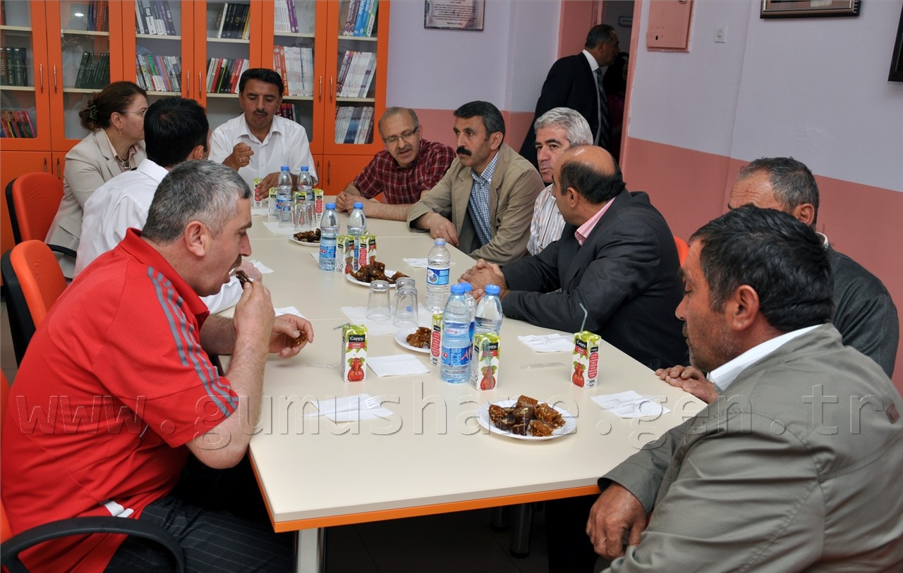 İmam Hatip Ortaokulu Kütüphanesine Kavuştu 8