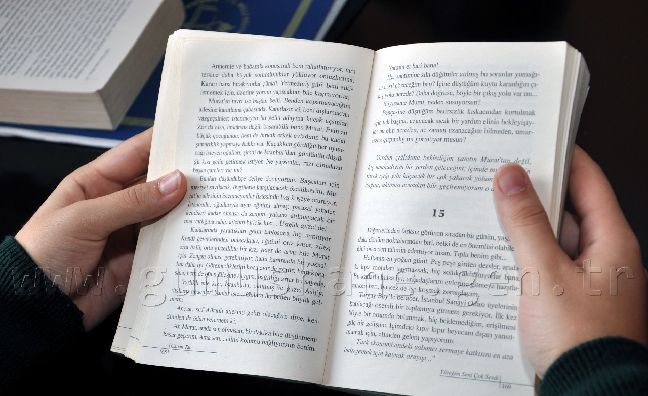 Kız Öğrencilerin Kitap Okuma Azmi 5