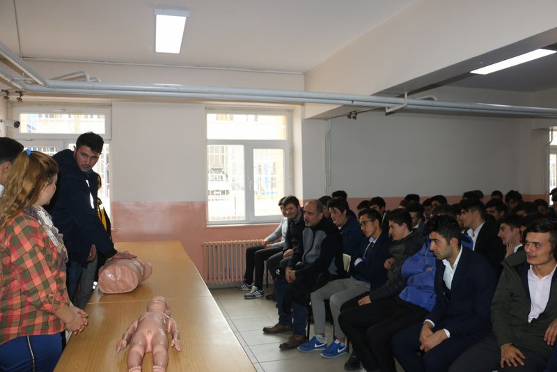 Kelkit’te liselerde ilk yardım eğitimi verildi 7