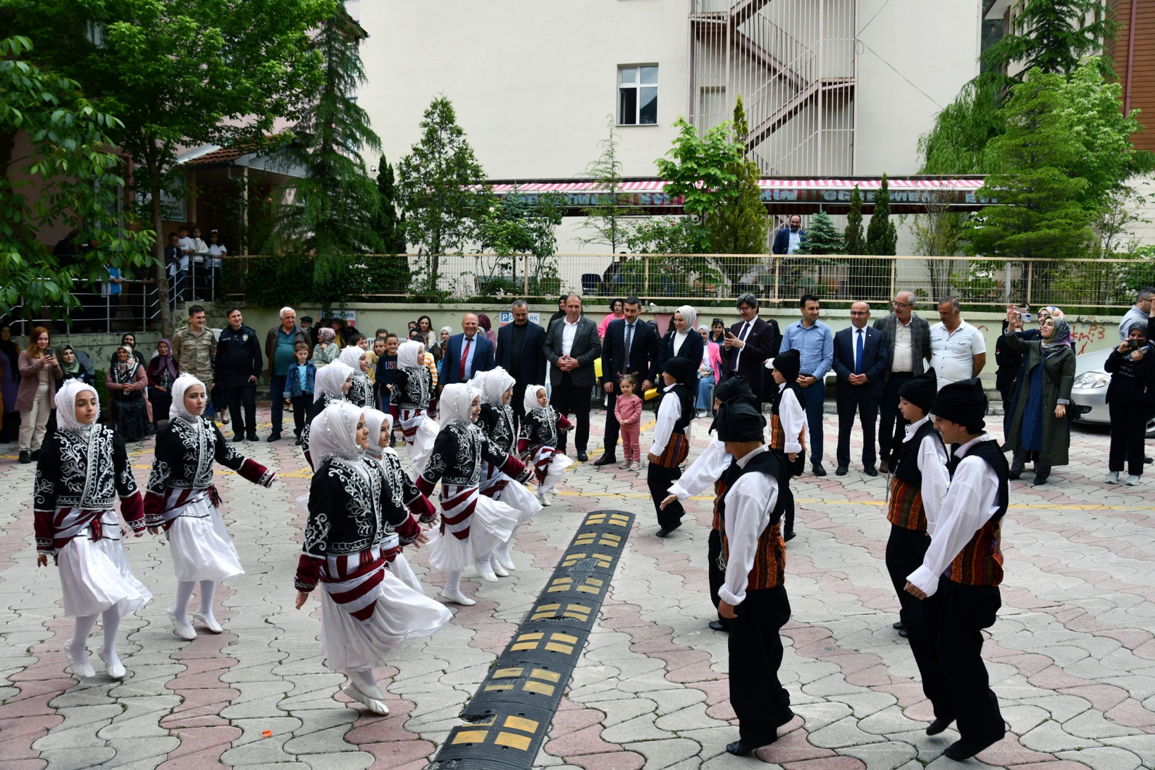 Torul’da Halk Eğitimi sergisi açıldı 12