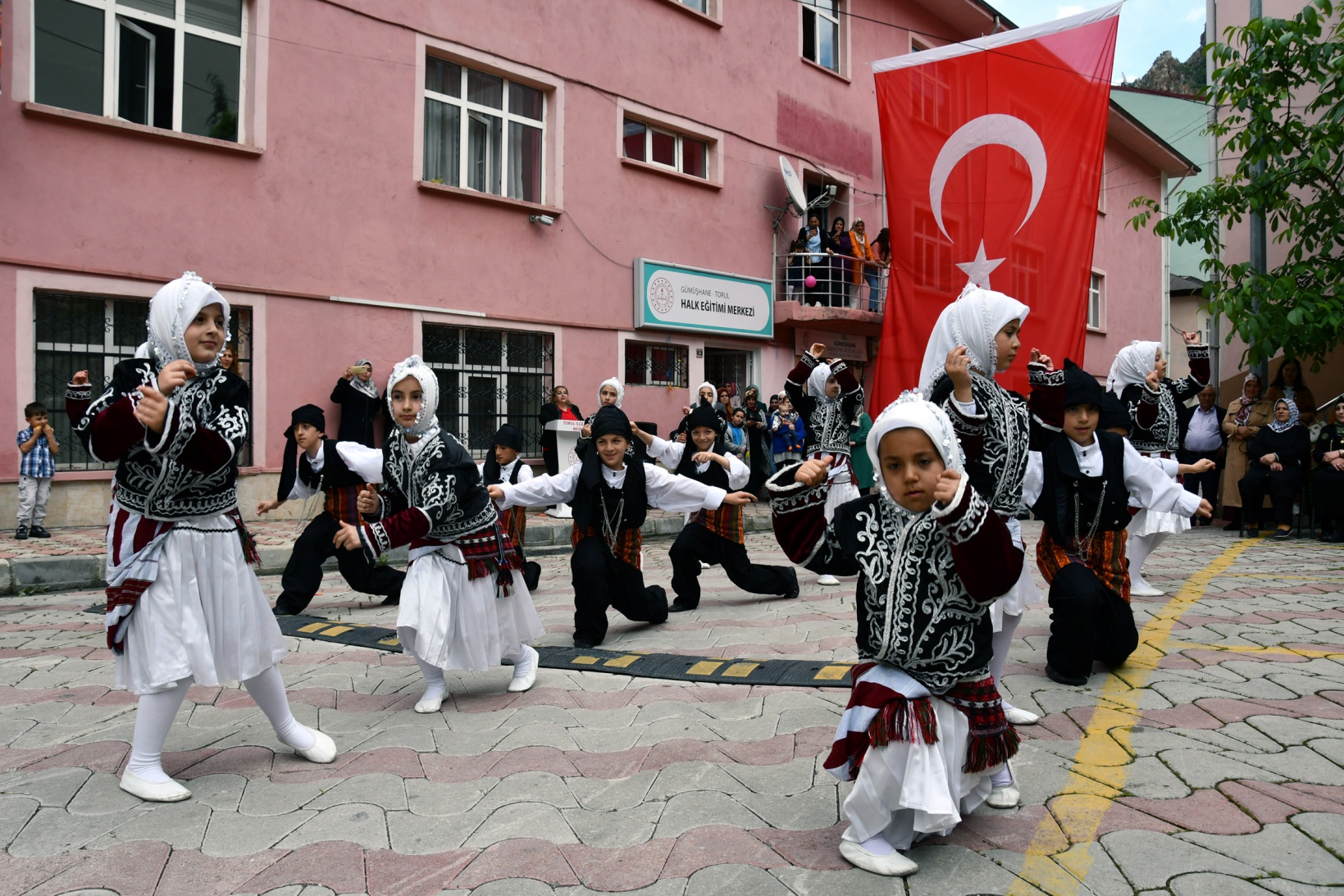 Torul’da Halk Eğitimi sergisi açıldı 21
