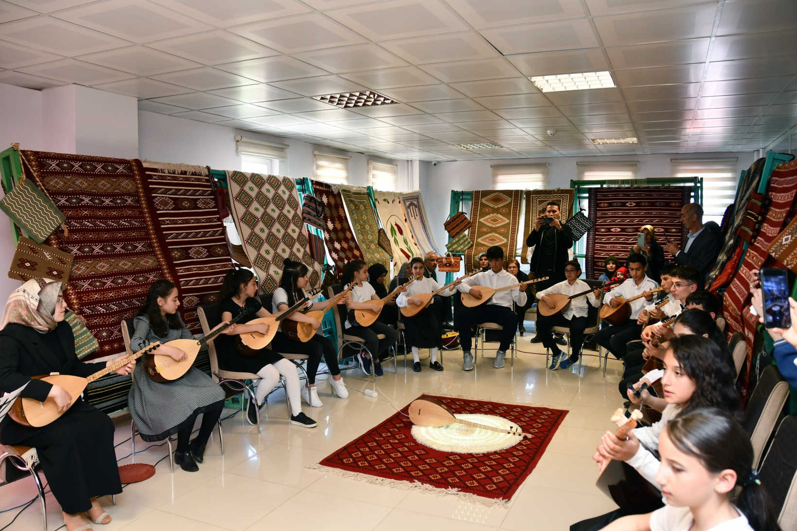 Şiran Halk Eğitimi Merkezinde yılsonu sergisi açıldı 6