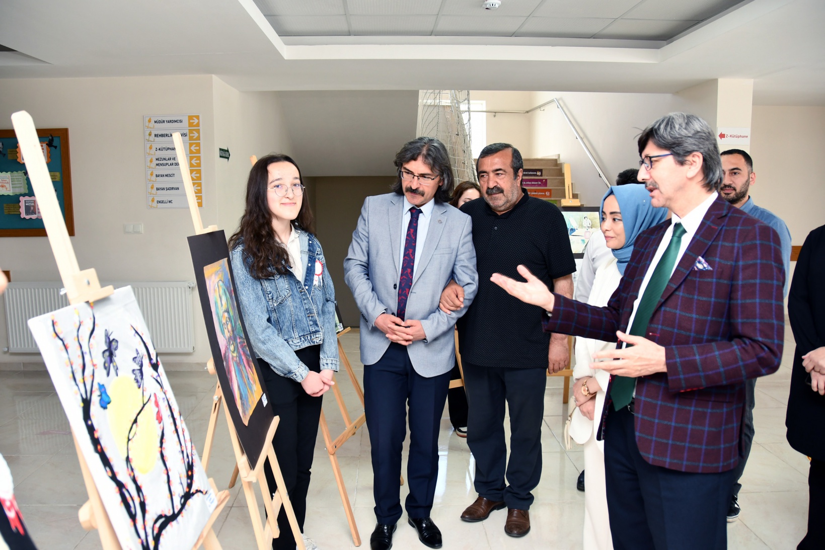 Gümüşhane Lisesi öğrencilerinin resim sergisi beğeni topladı 5