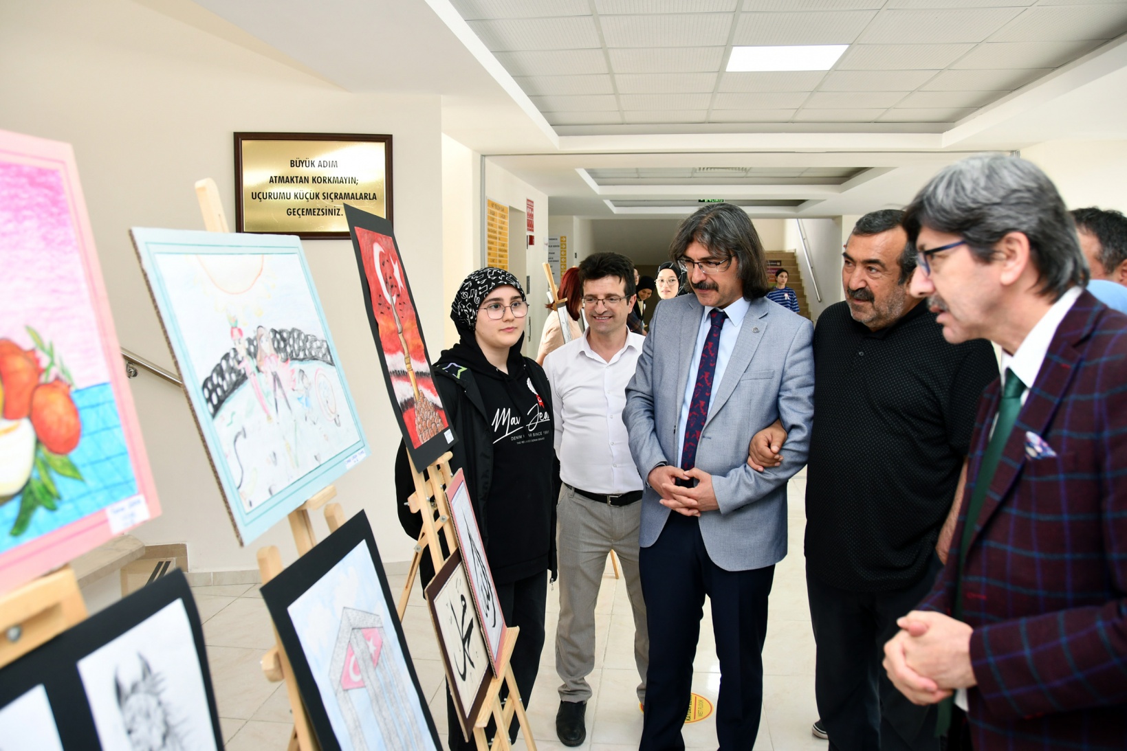 Gümüşhane Lisesi öğrencilerinin resim sergisi beğeni topladı 15