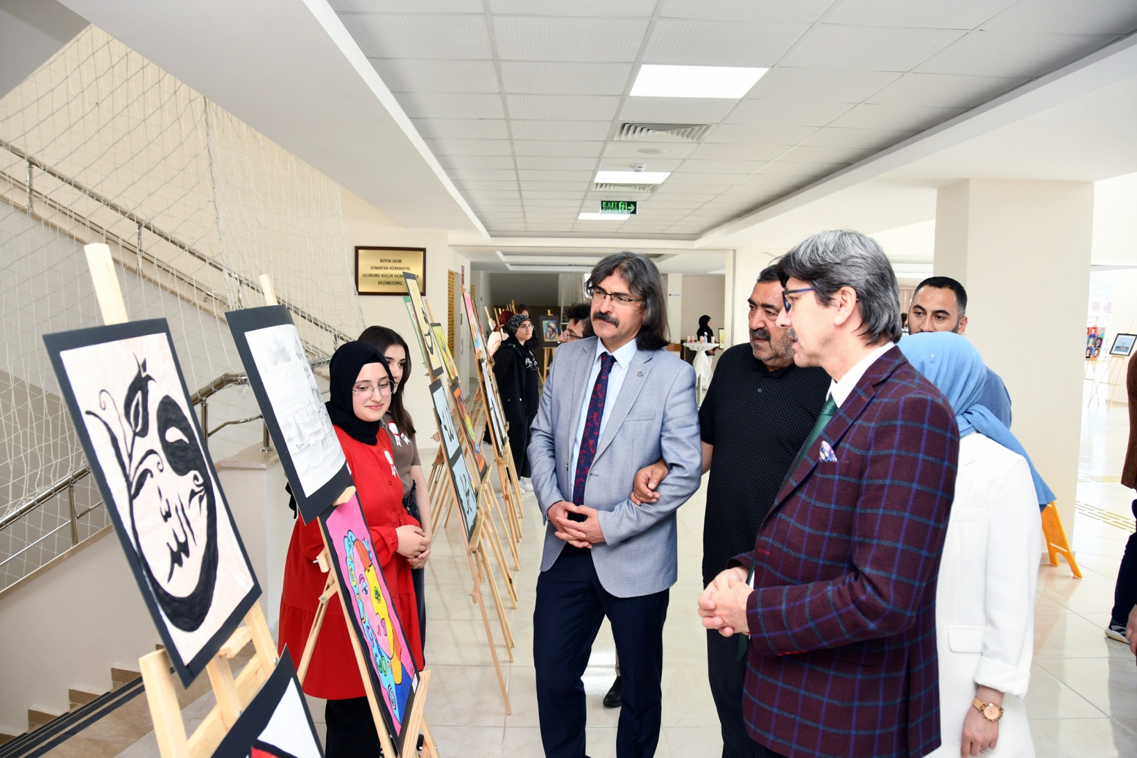 Gümüşhane Lisesi öğrencilerinin resim sergisi beğeni topladı 13