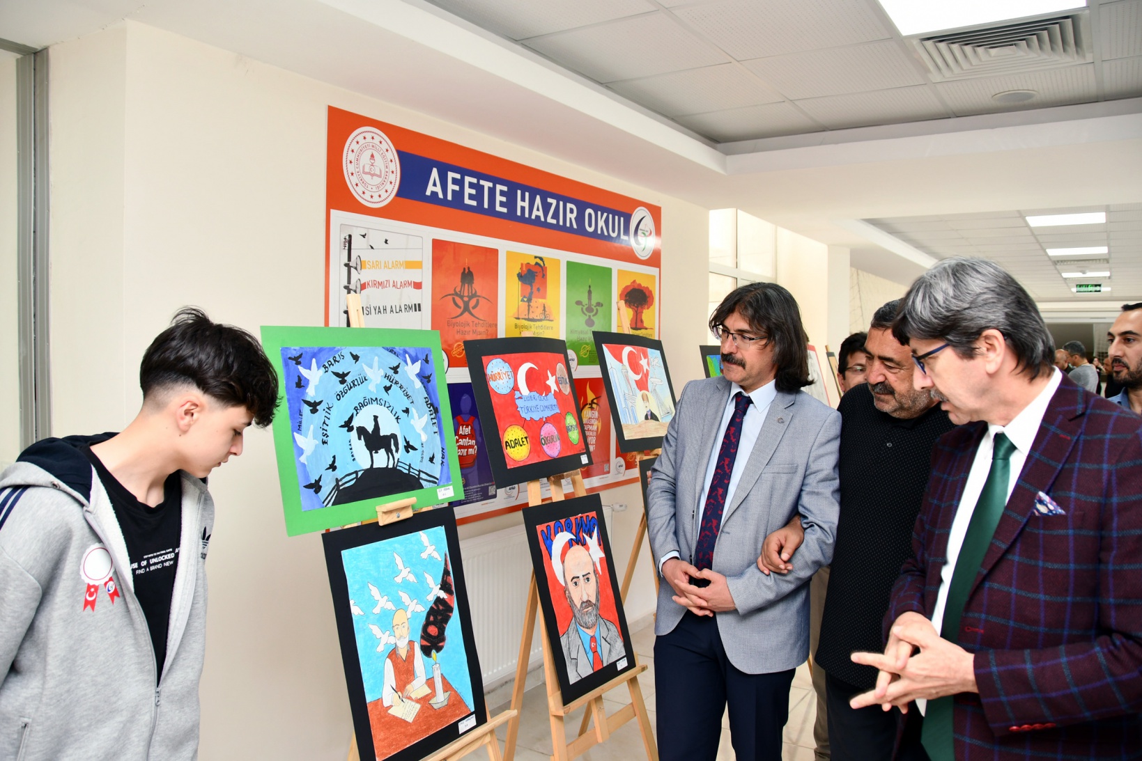 Gümüşhane Lisesi öğrencilerinin resim sergisi beğeni topladı 3