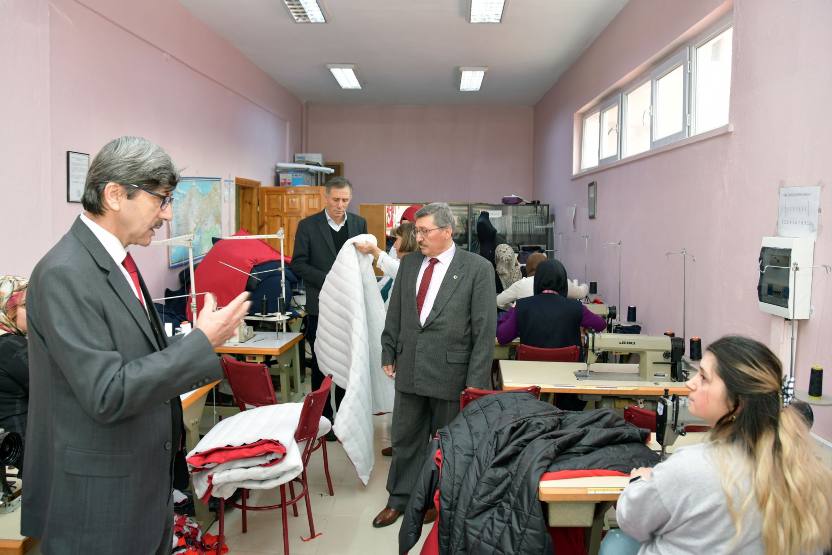 Halk Eğitimi Merkezi deprem bölgesi için uyku tulumu üretiyor 1