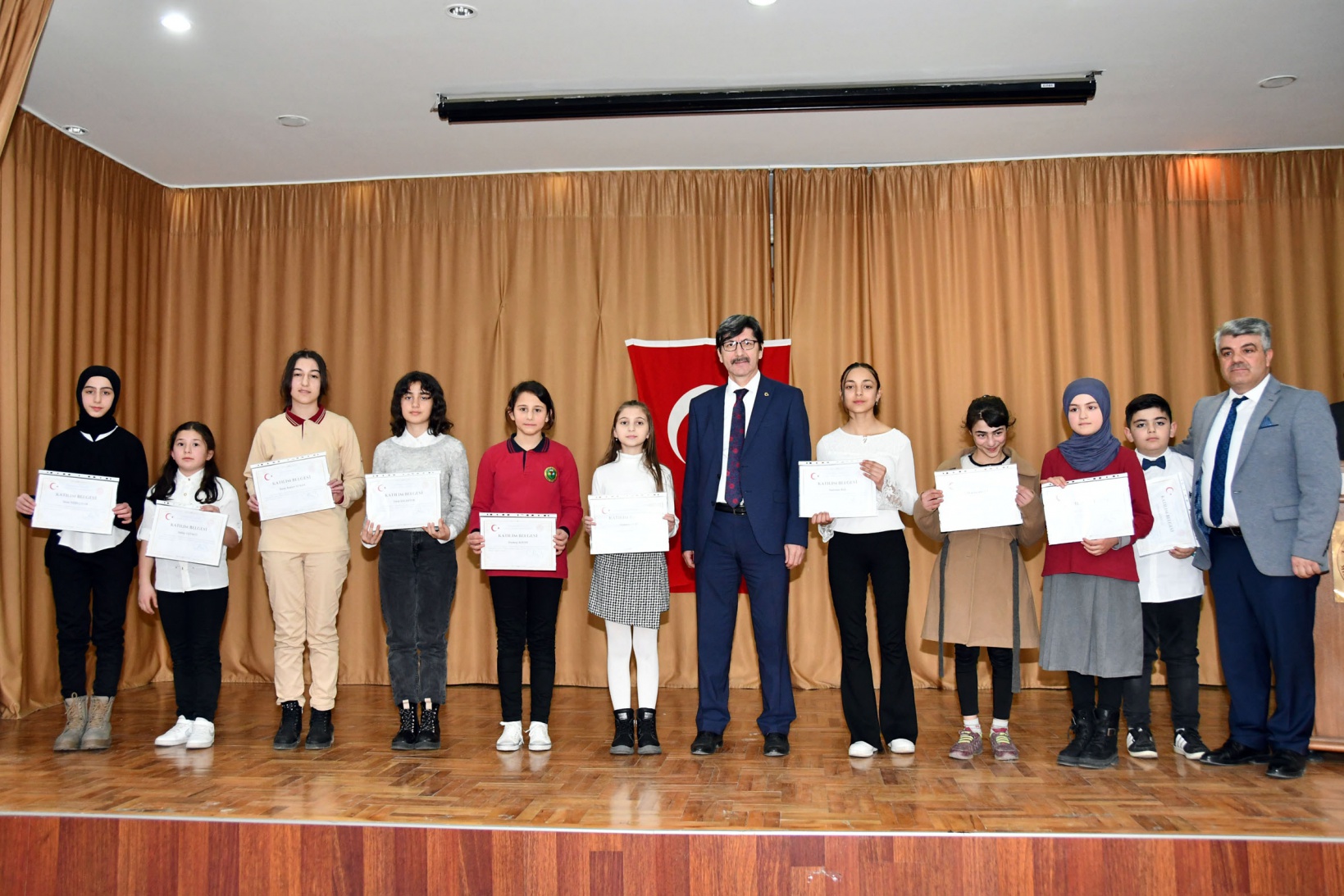 İstiklal Marşını en güzel okumak için yarıştılar 8