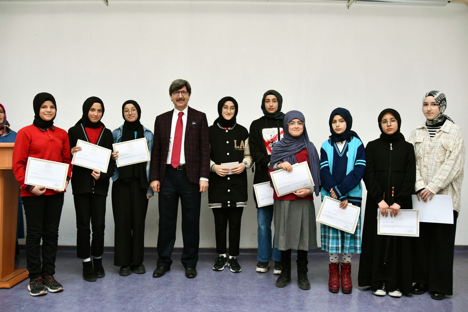 Kızlar Genç Nida Kur'an-ı Kerim'i Güzel Okuma ve Hafızlık yarışması yapıldı 8