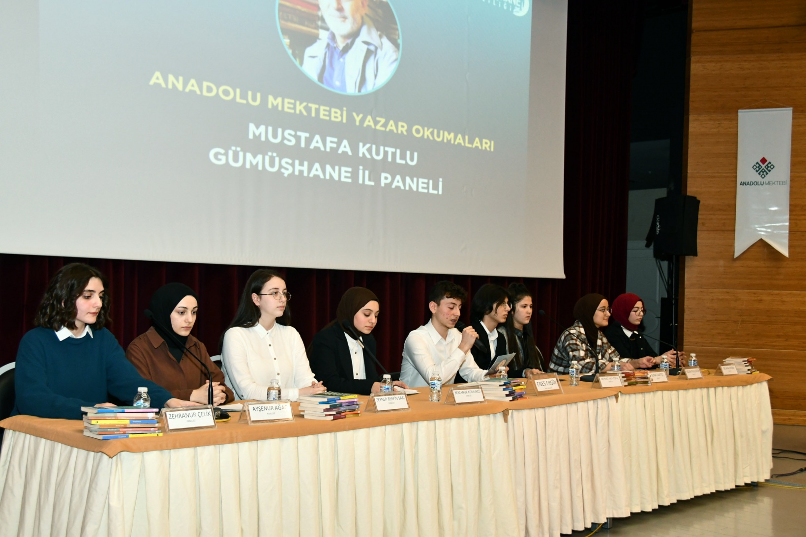 Öğrenciler Mustafa Kutlu il panelini gerçekleştirdi 2