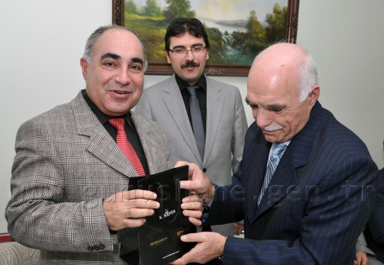 Eğitimcilerden Yıldırım'a Veda Yemeği 10