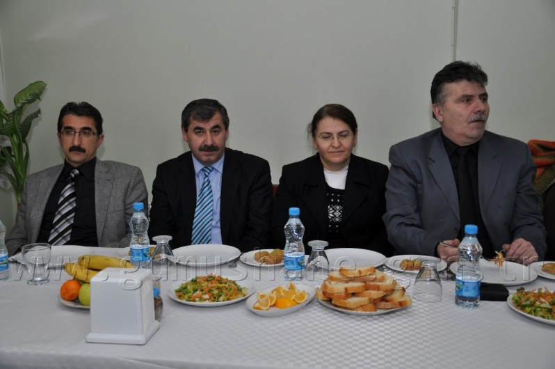 Eğitimcilerden Yıldırım'a Veda Yemeği 2