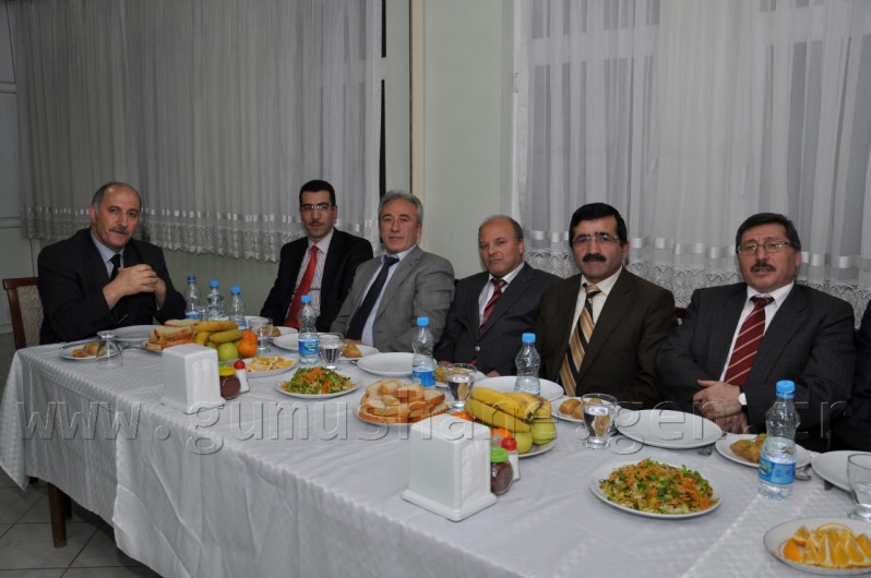 Eğitimcilerden Yıldırım'a Veda Yemeği 4