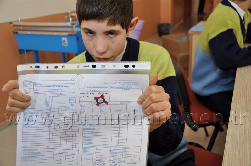 Engelli Öğrencilerin Karne Sevinci 4