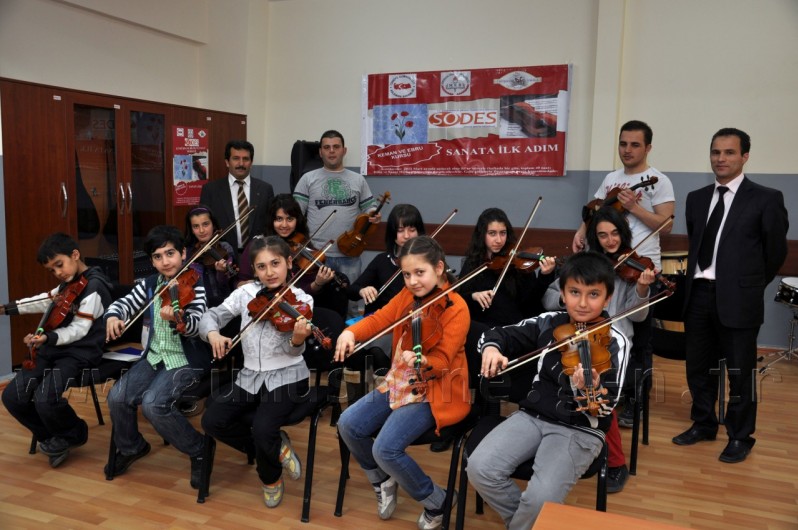 Gümüşhane'de Öğrencilere Ebru ve Keman Kursu 5