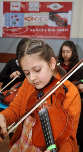 Gümüşhane'de Öğrencilere Ebru ve Keman Kursu 7