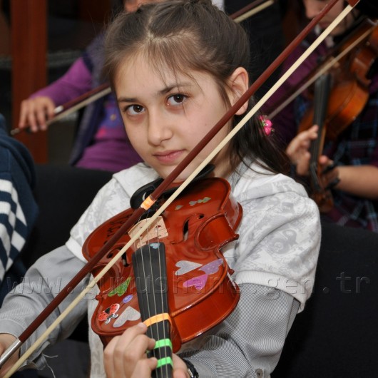 Gümüşhane'de Öğrencilere Ebru ve Keman Kursu 8