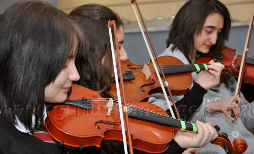 Gümüşhane'de Öğrencilere Ebru ve Keman Kursu 9