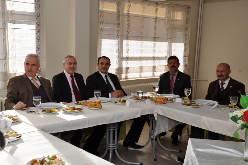 Öğrencilerden Protokole Yemek 4