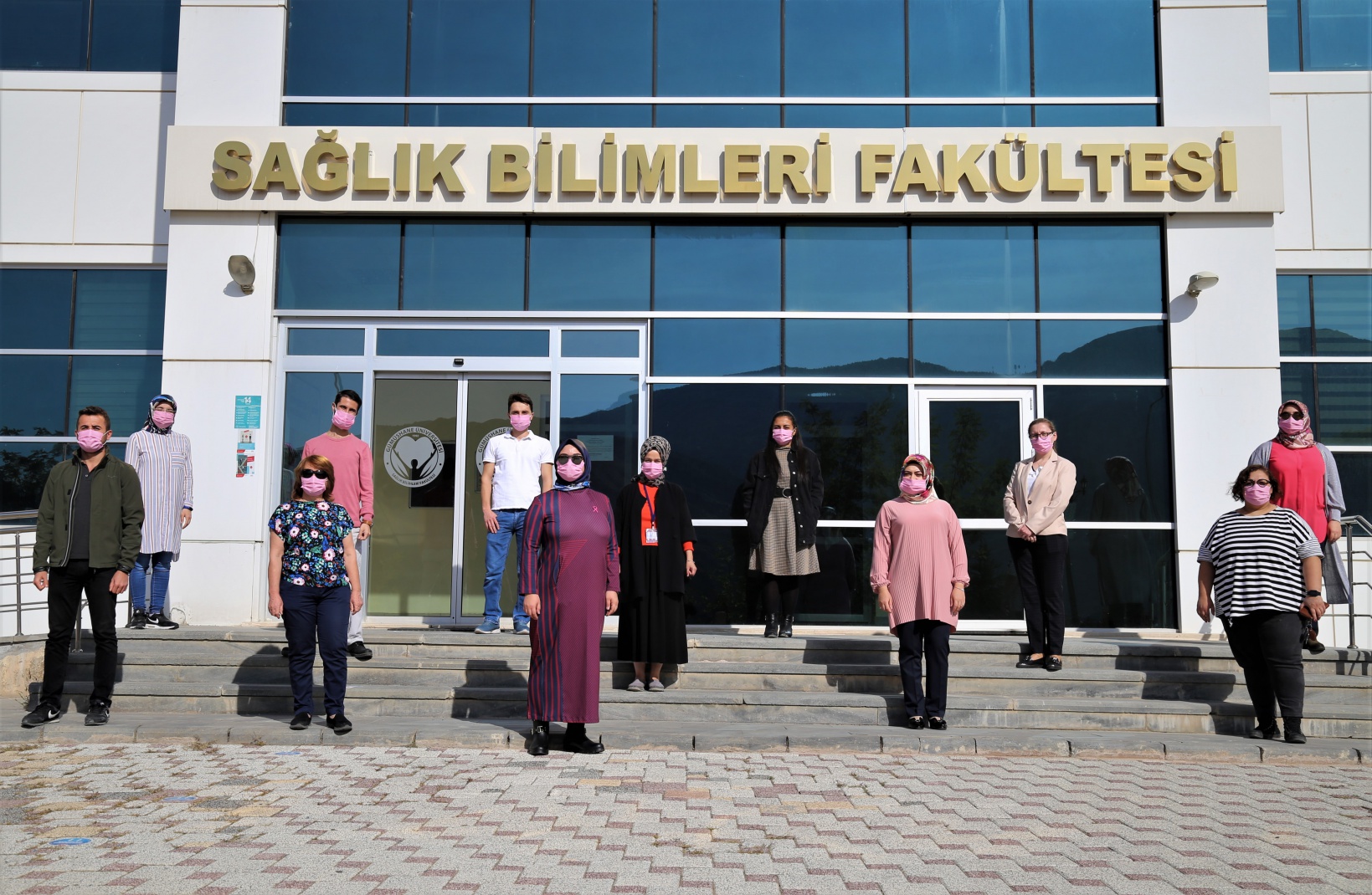 Meme Kanserine Pembe Maske ile dikkat çektiler 2