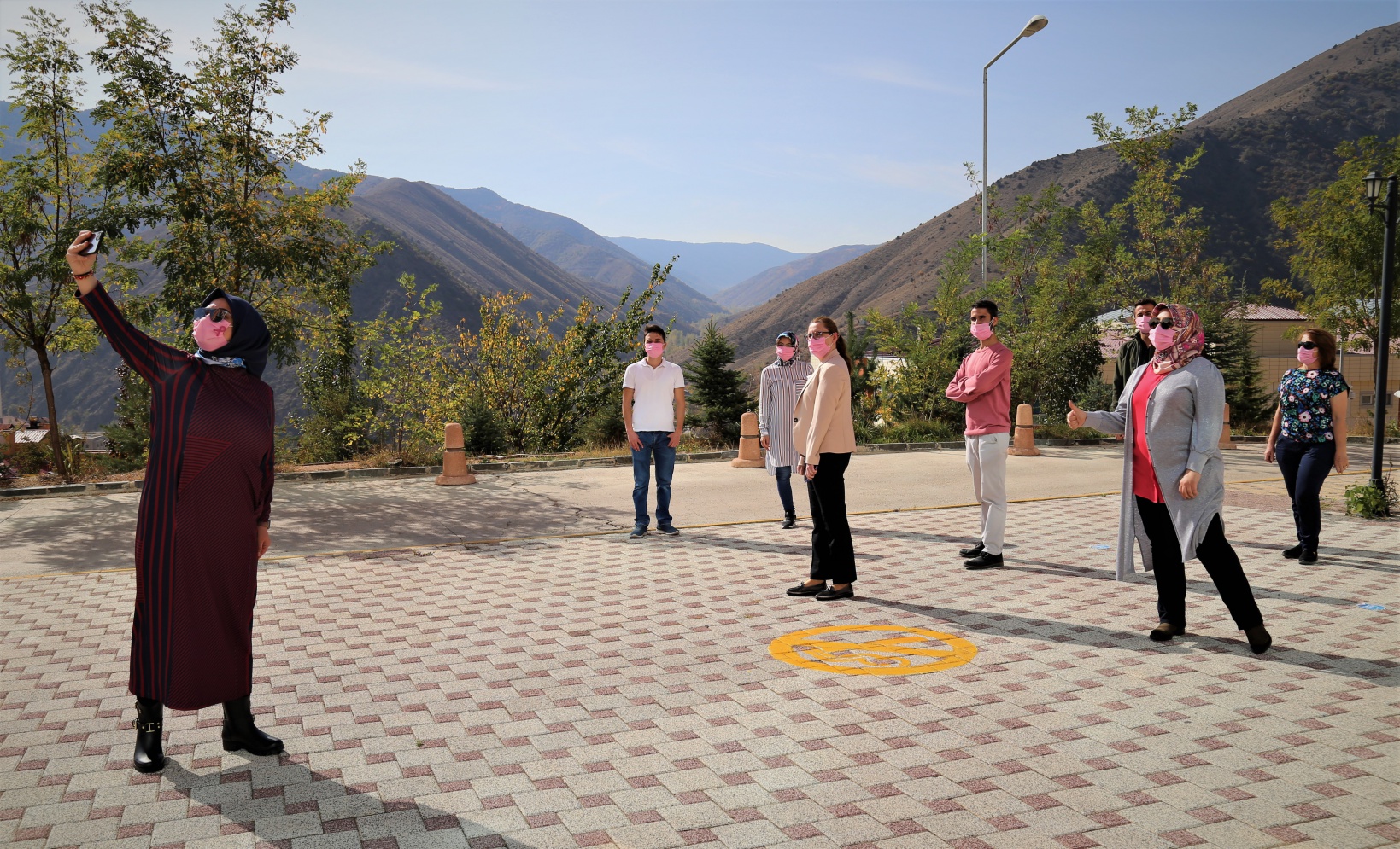 Meme Kanserine Pembe Maske ile dikkat çektiler 3