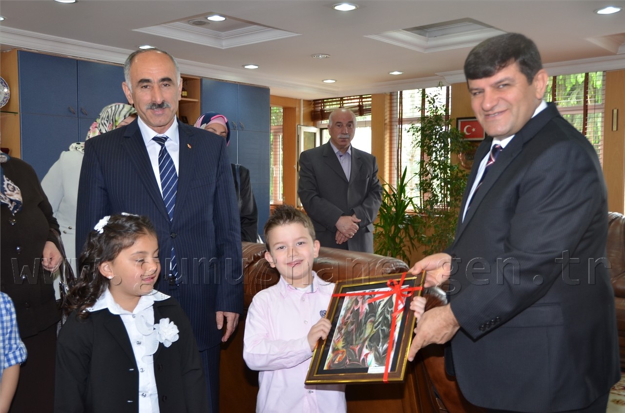 Minik Öğrenciler Protokol Üyelerini Ziyaret Ediyor 9