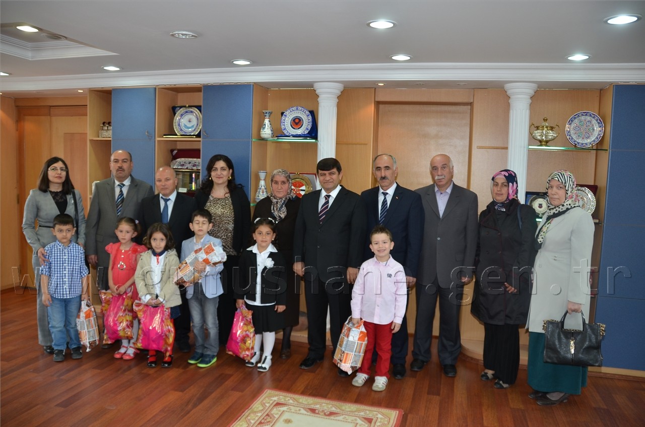 Minik Öğrenciler Protokol Üyelerini Ziyaret Ediyor 10