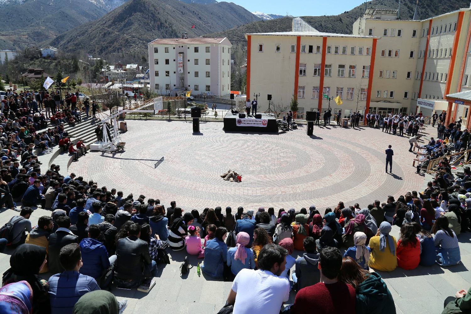GÜ’de Nevruz Programı Coşkulu Bir Şekilde Kutlandı 5