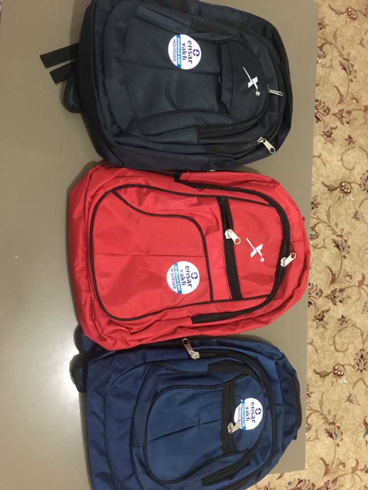 Ensar Vakfından kırtasiye ve çanta yardımı 3