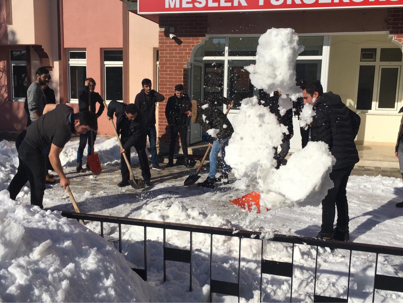 Şiran’da üniversite öğrencilerinden örnek davranış 7