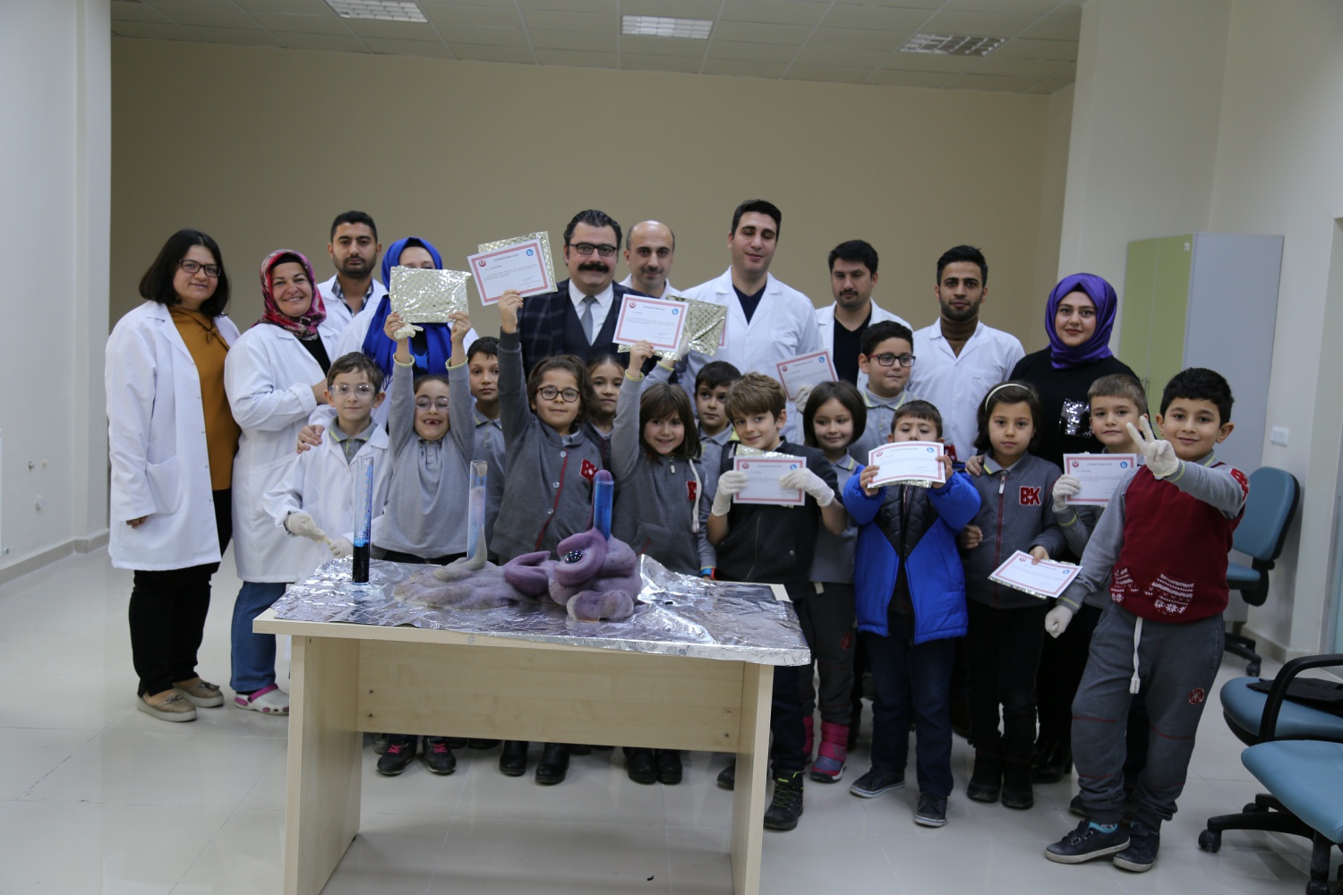 Öğrencilere laboratuvar tanıtıldı 3