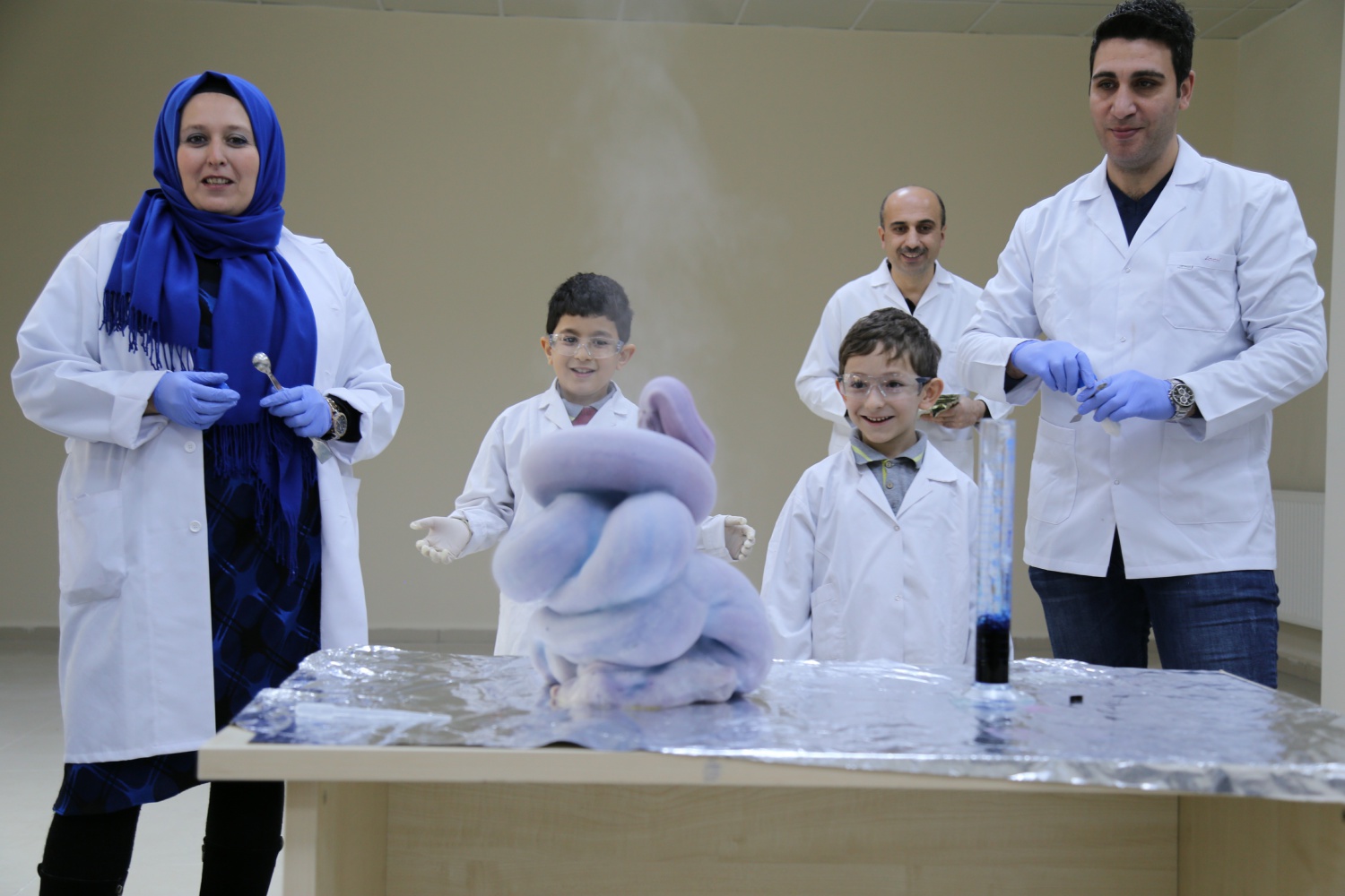 Öğrencilere laboratuvar tanıtıldı 7