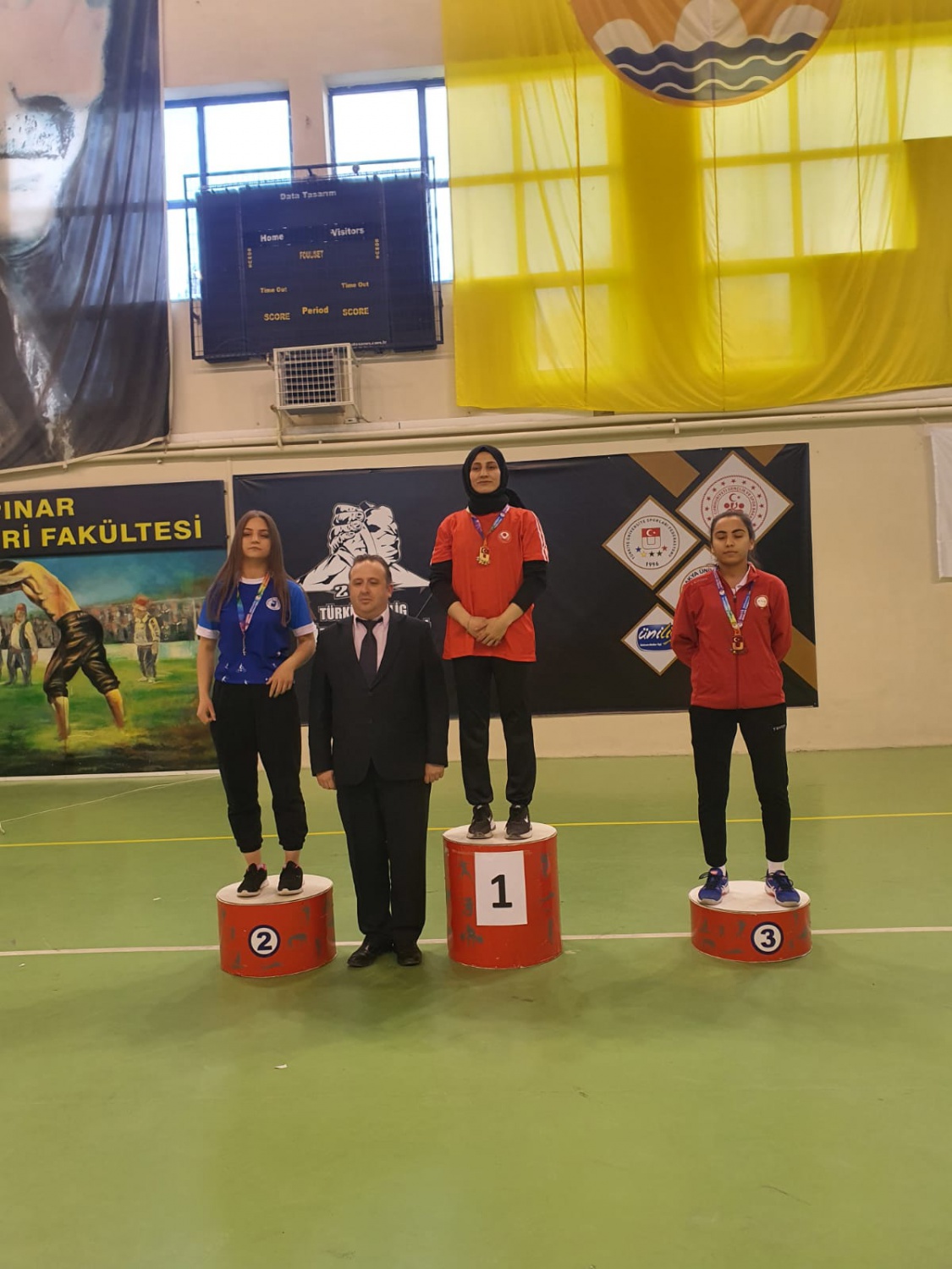 Bilek güreşçileri madalyalarla döndü 9