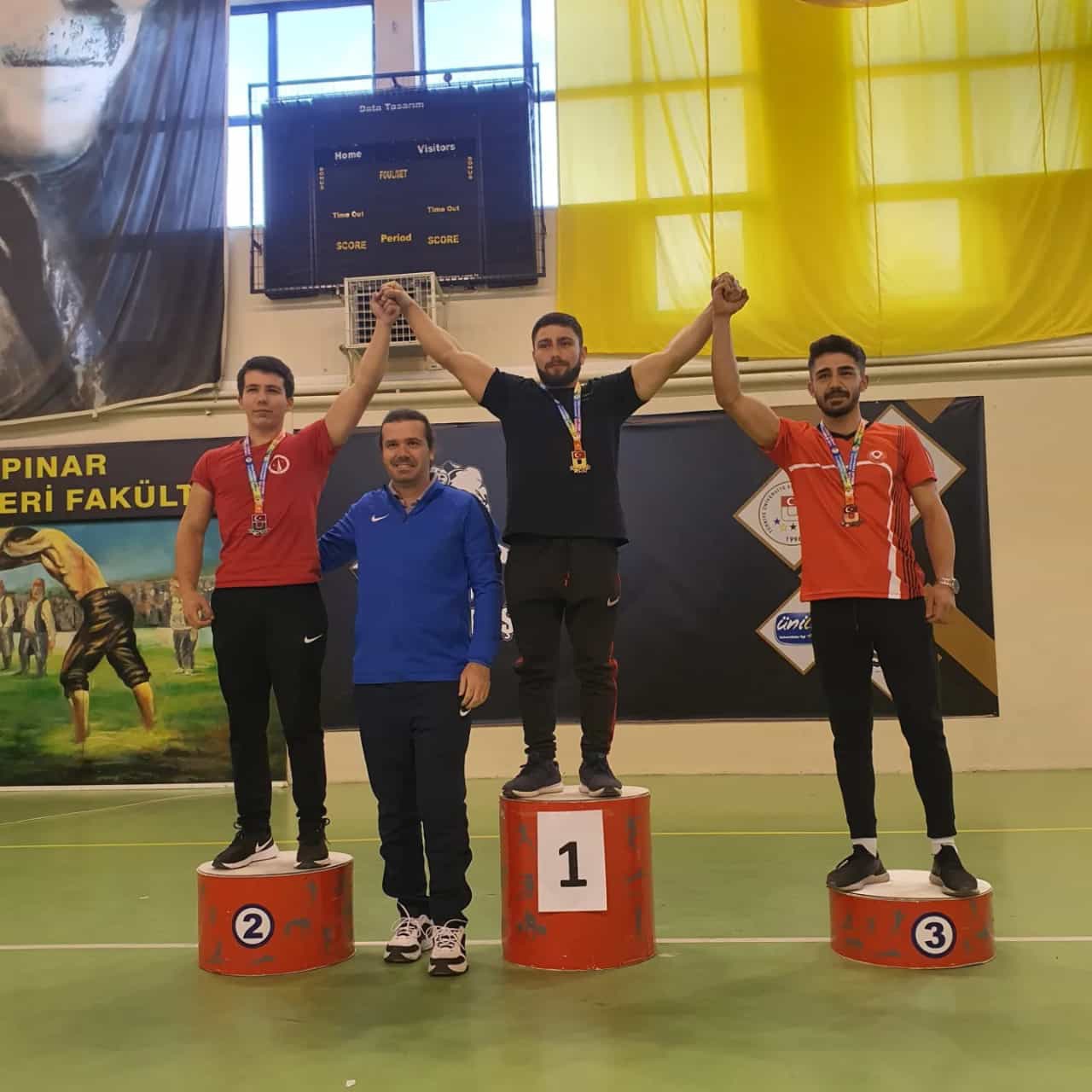 Bilek güreşçileri madalyalarla döndü 3
