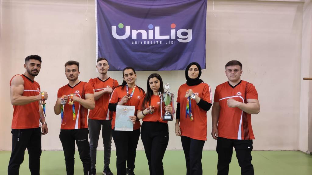 Bilek güreşçileri madalyalarla döndü 1