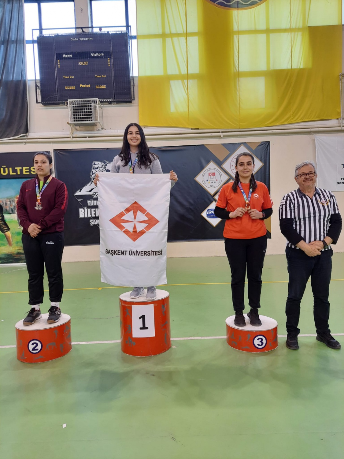 Bilek güreşçileri madalyalarla döndü 7