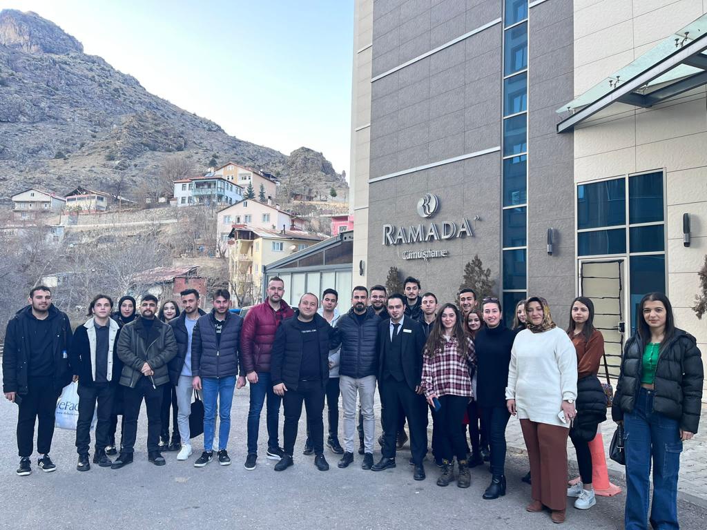 GÜ öğrencilerinden Ramada’ya ziyaret 1