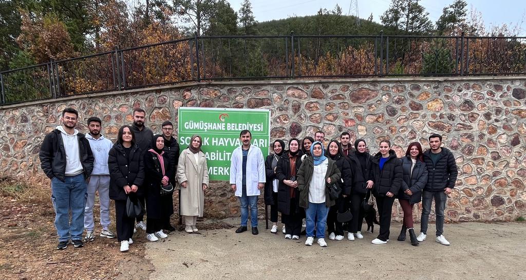 Öğrenciler sokak hayvanları rehabilitasyon merkezinde 1