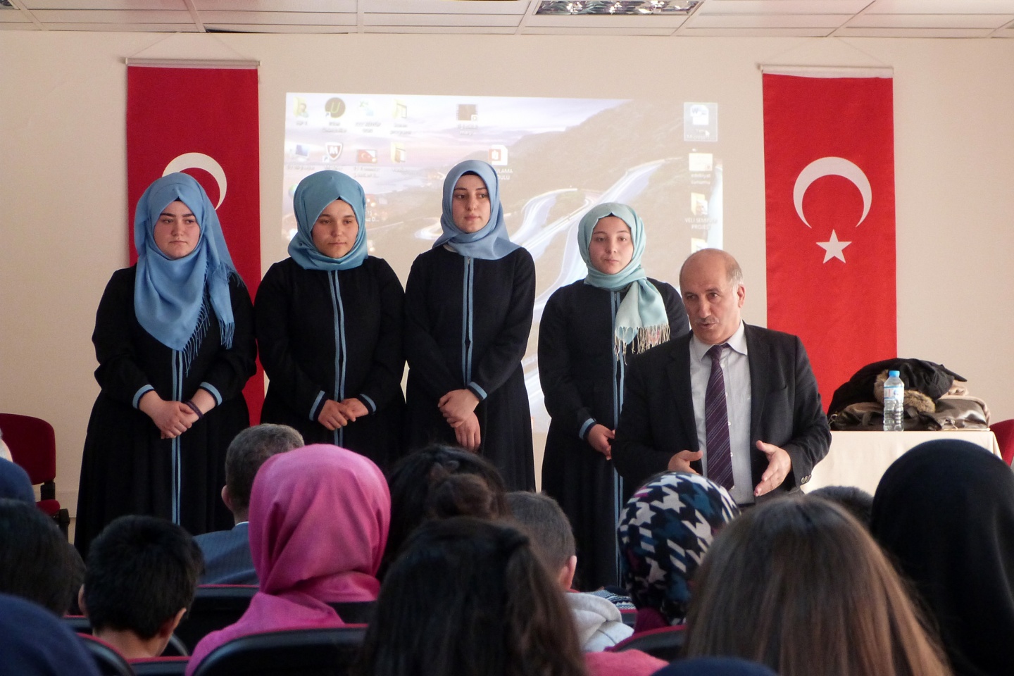 ‘Bir Köprü de Biz Kuralım’ projesi yüz güldürüyor 6