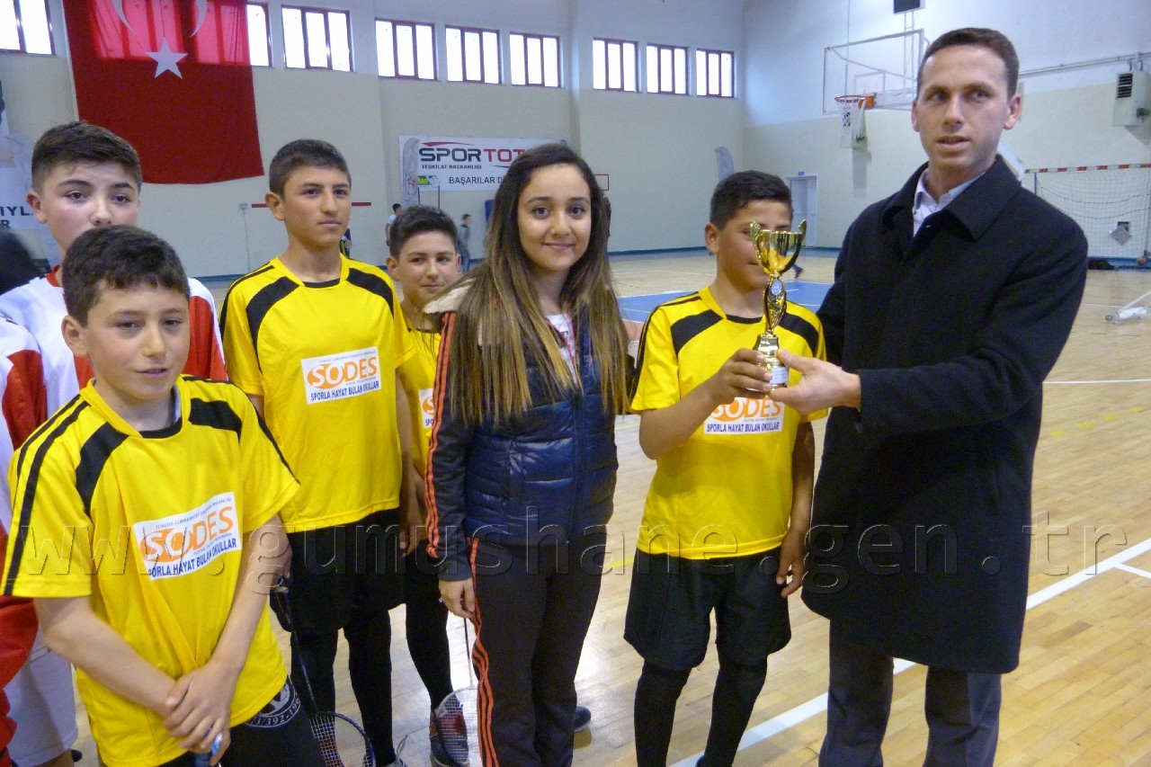 Badminton’da Kelkit ve Kürtün birinci oldu 2