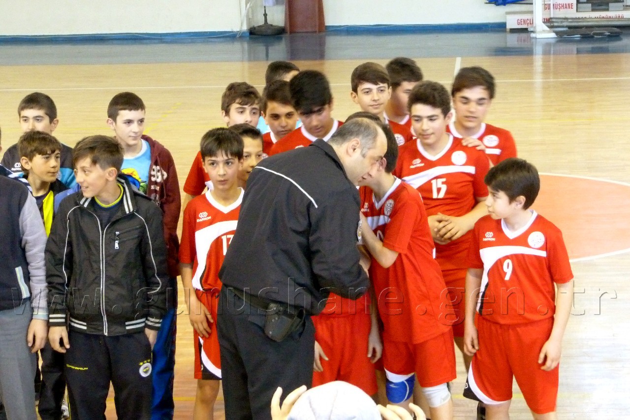 Hetbol’da Atatürk Ortaokulu birinci oldu 1