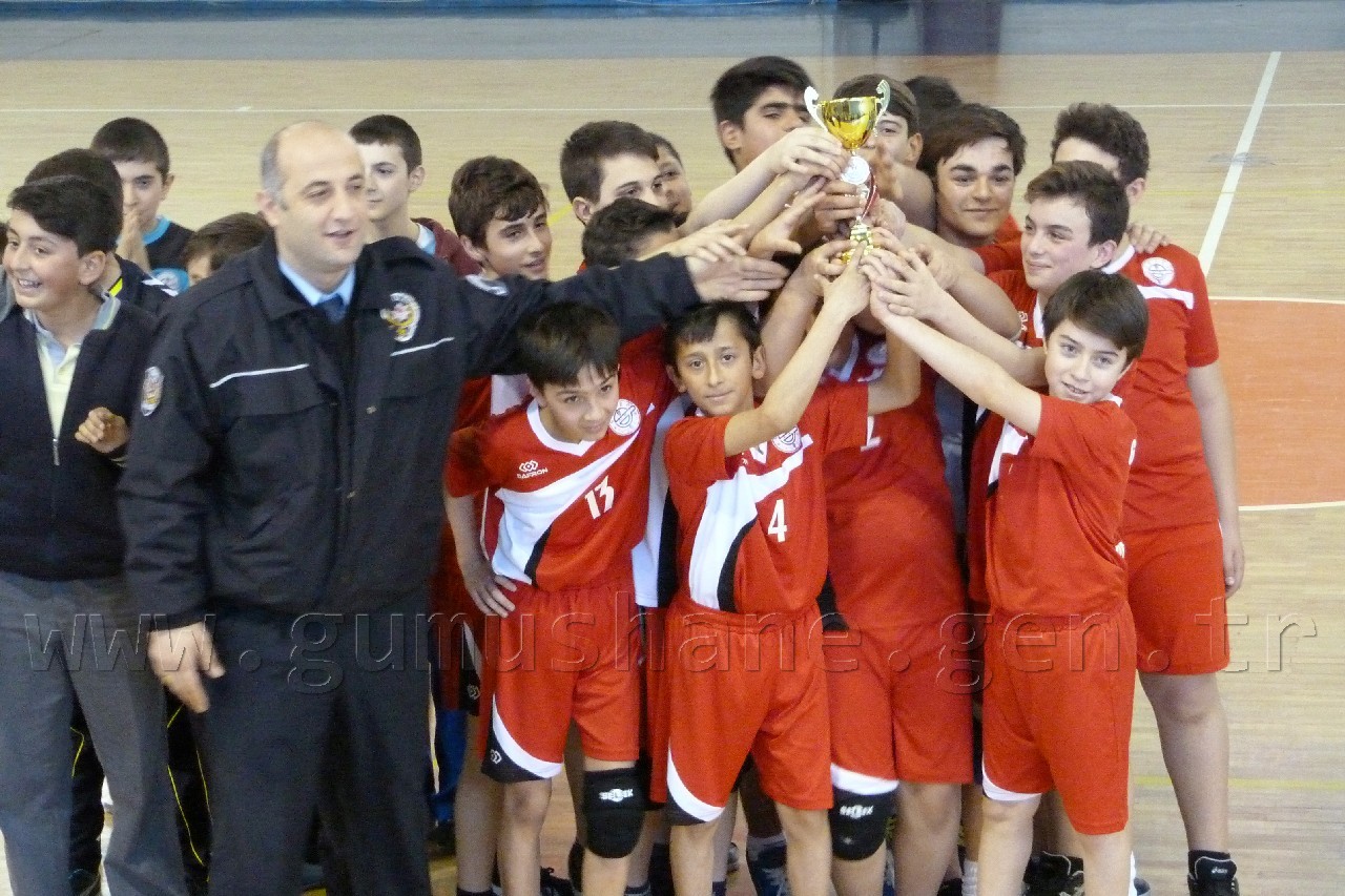 Hetbol’da Atatürk Ortaokulu birinci oldu 2